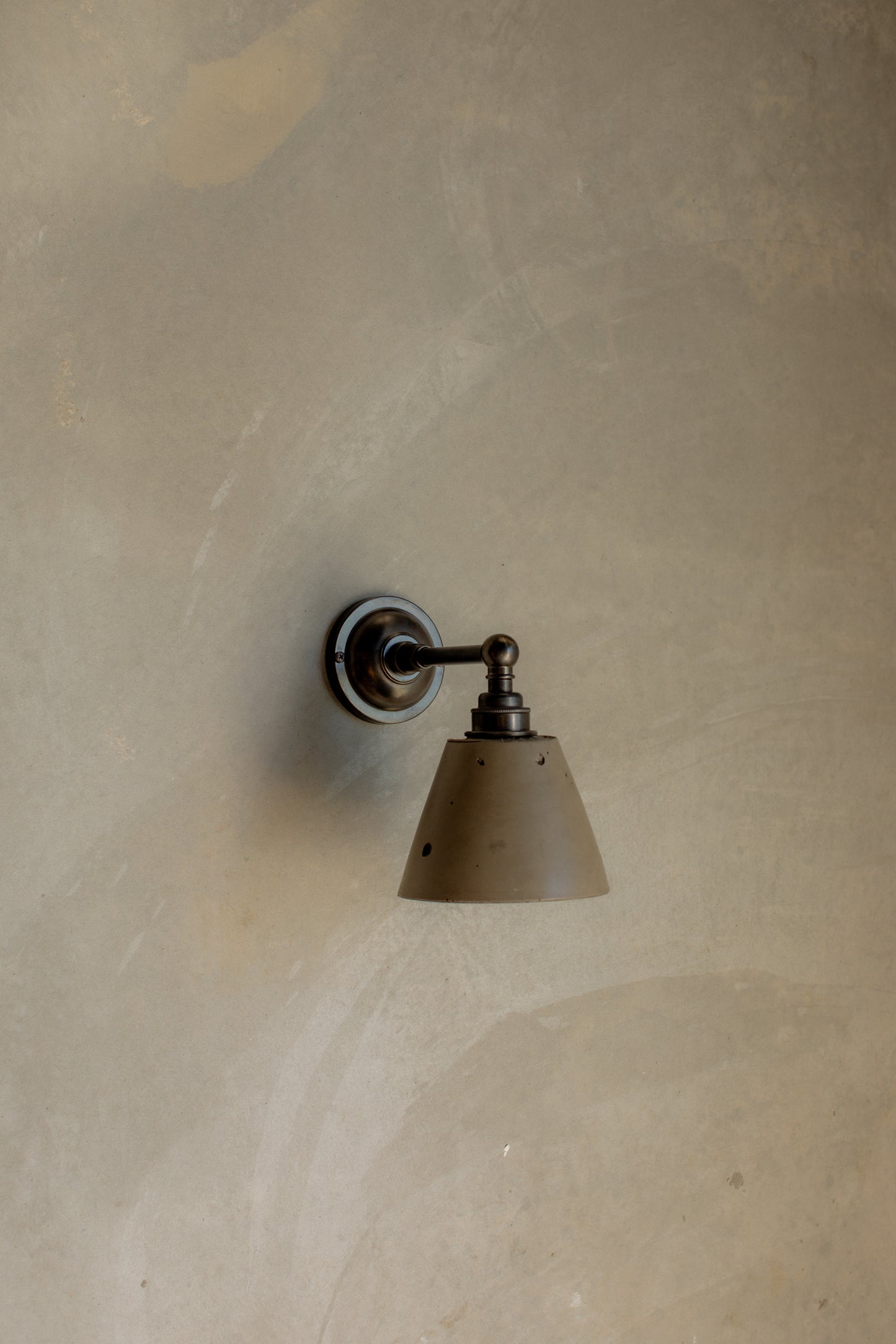 Mod straight Arm Wall Light