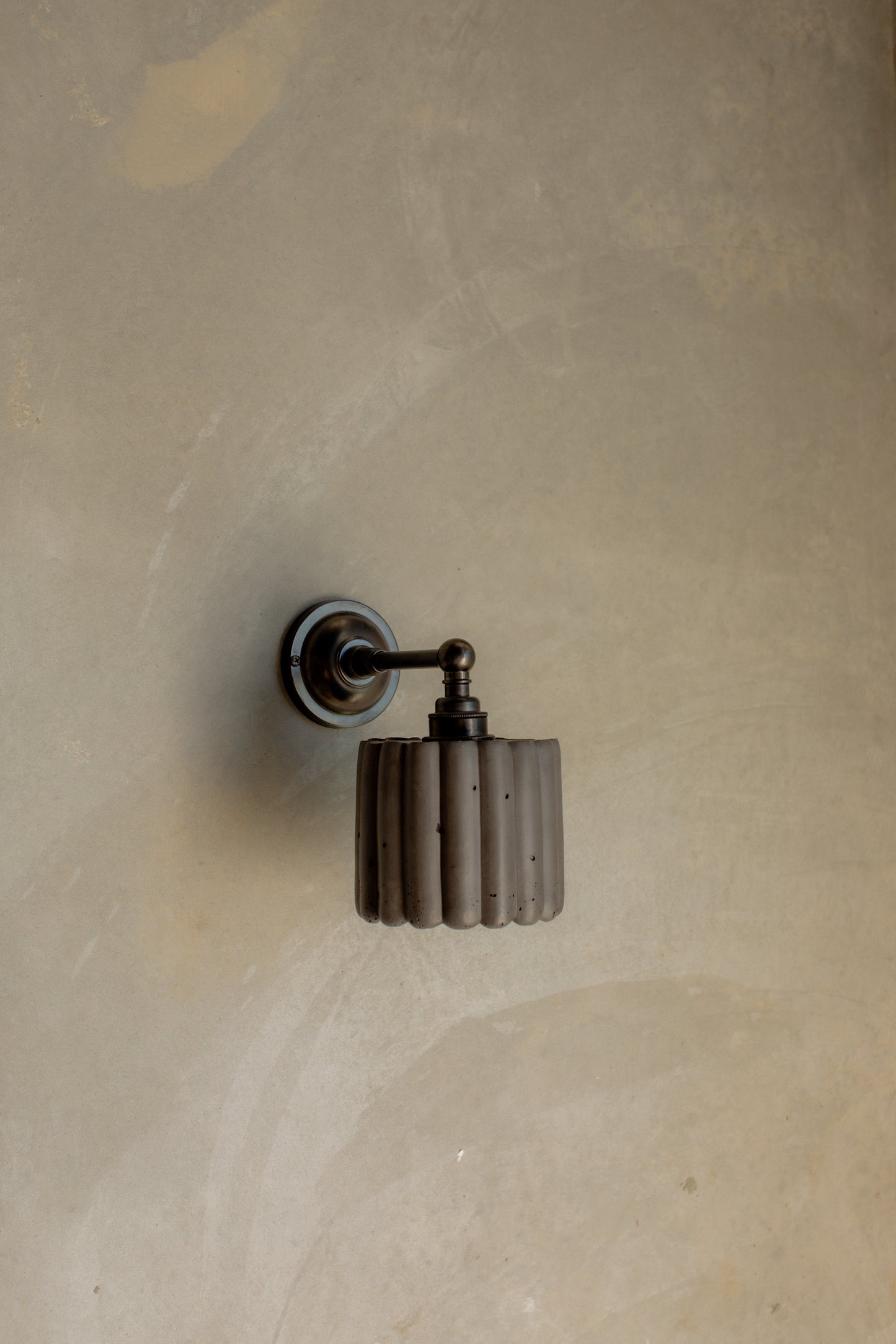 Fluted Straight Arm Wall Light
