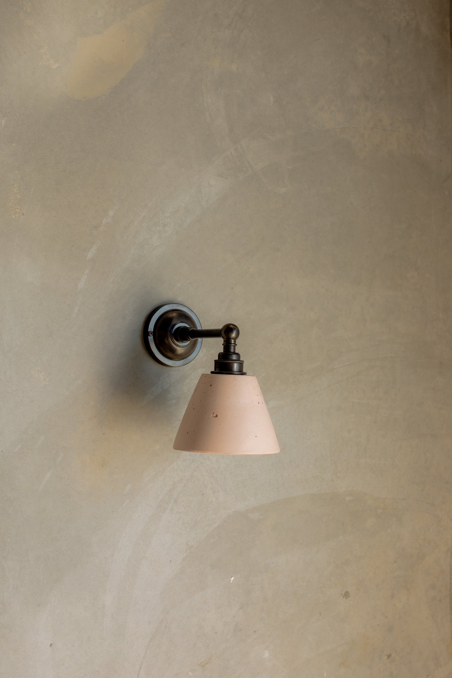 Mod straight Arm Wall Light