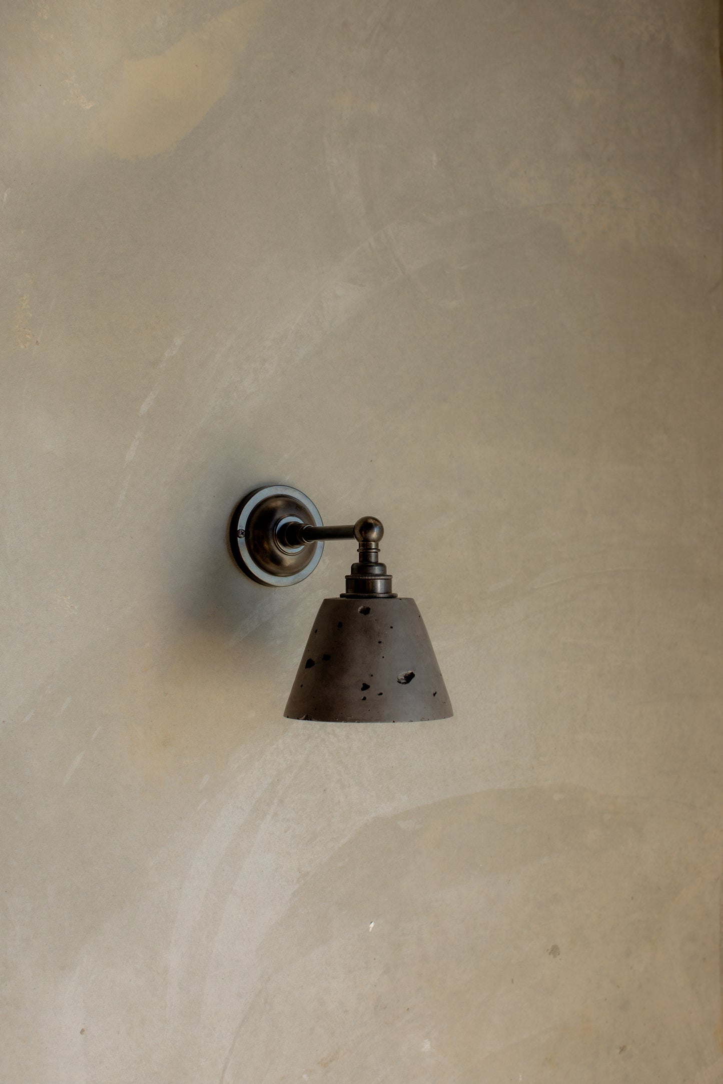 Mod straight Arm Wall Light